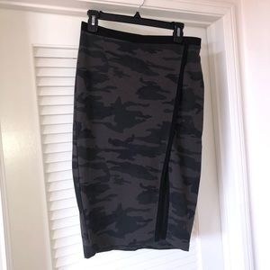 Front slit skirt army pattern stretchy material